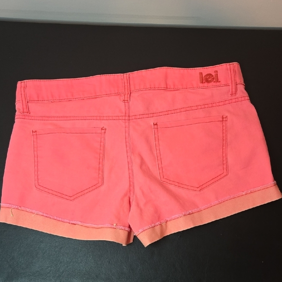 LEI Women's Coral Shorts - Picture 2 of 13